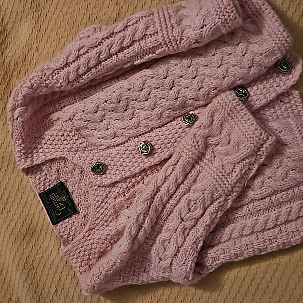 VINTAGE. EuC Girls Irish sweater.